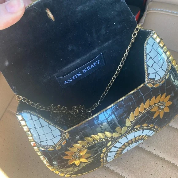 Elegant Black and Gold Clutch - Picture 3 of 6